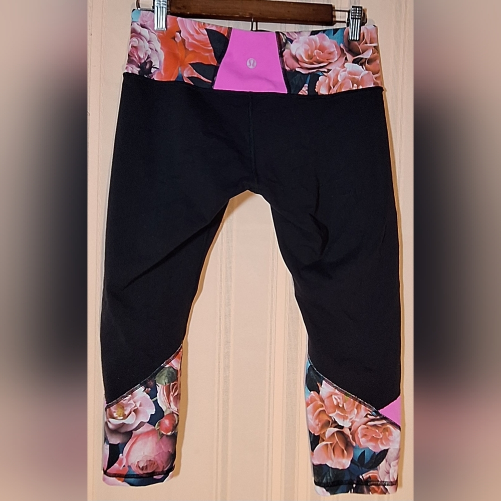 LULULEMON ATHLETICA Black and Pink Floral Cropped Leggings - Picture 2 of 4